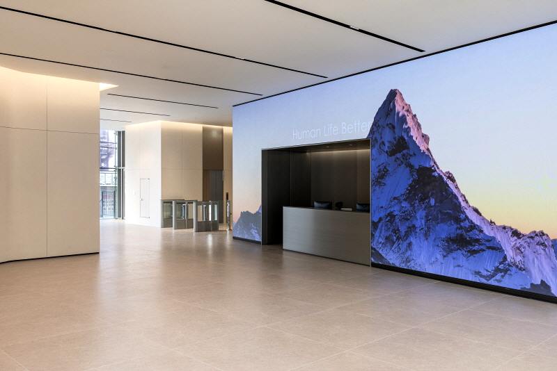 HLB GROUP HQ — 복합패널 SUBTLE LIGHT BRONZE, PEWTER 적용 사례